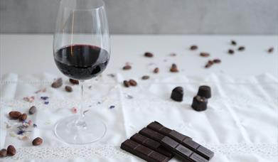 Sjokolade og vin på Criollo Sjokoladebar