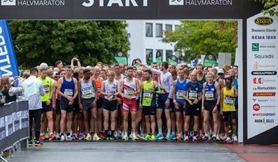 Starten med 3000 mennesker på streken.