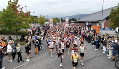 Start ved Drammenshallen (til høyre i bildet)
