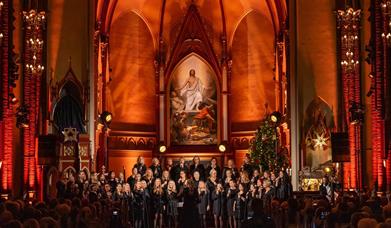Koriander Damekor synger julen inn i Bragernes Kirke onsdag 18. desember