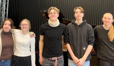 Elever fra St. Hallvard videregående skole