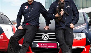 På 2 timer viser vi deg teknikker for å få en trygg og rolig hund.