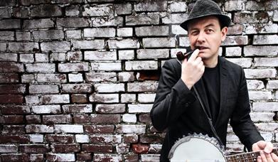 Musikkvirtuos Stian Carstensen står for årest nyttårskonsert hos Musikkens Venner Eiker.