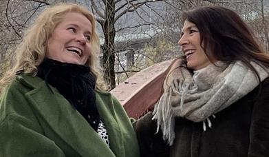 Solistene Anette Øverby og Siv Olsen