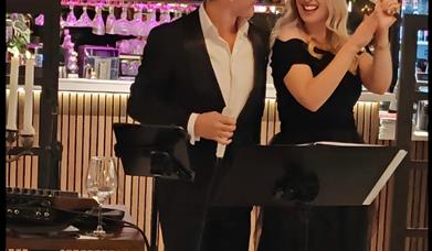 Opplev en stemningsfull aften på Peppes Bragernes