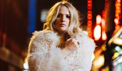 Elles Bailey (UK)