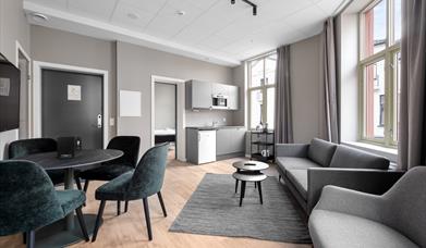 Forenom Service Appartments Drammen har ulike størrelser på sine leiligheter. Se alternativene på deres nettsider.