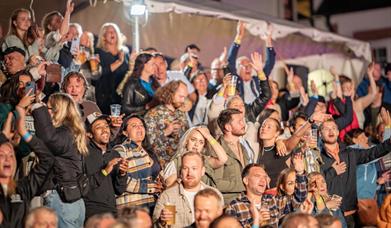 Folkefest i Svelvik