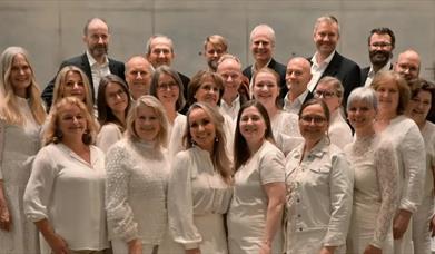 Drammen Kammerkor inviterer til julekonsert med musikk som spenner fra britiske kortradisjoner til nordiske julesalmer og varme vinterklassikere.  Med oss har vi Magnus Aannestad Oseth på trompet og Johan Wallace på orgel og klaver. Dirigent Helge Harila.