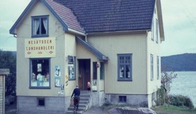 Nesbygden landhandleri den gang det fortsatt var lokale kjøpmenn i Nesbygda