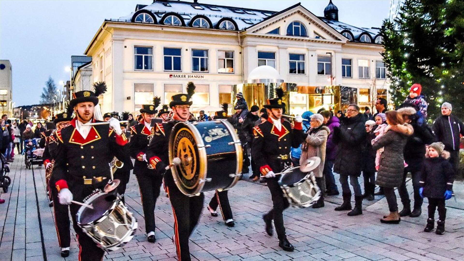Musikk og julegrantenning Strømsø