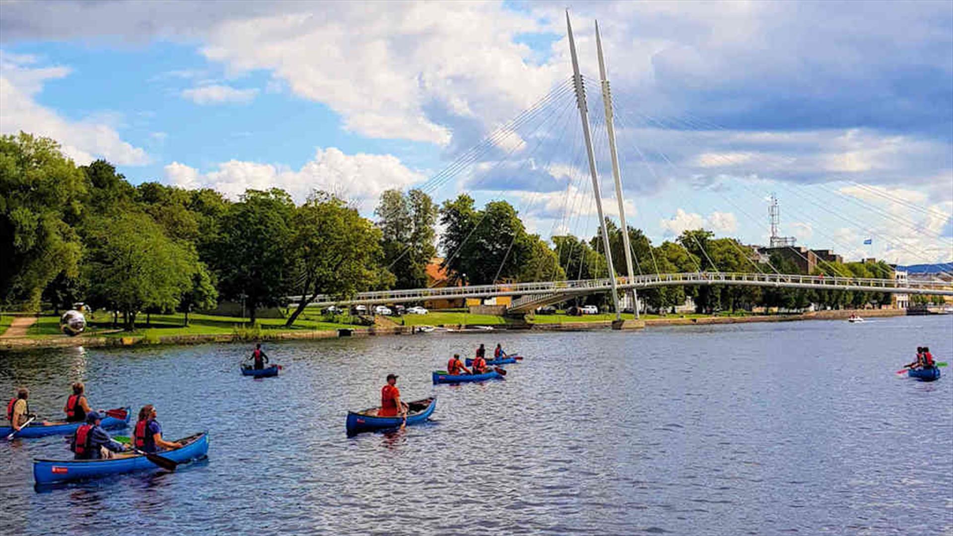 Guidet bytur i kano på Drammenselva. Ypsilon i sikte.