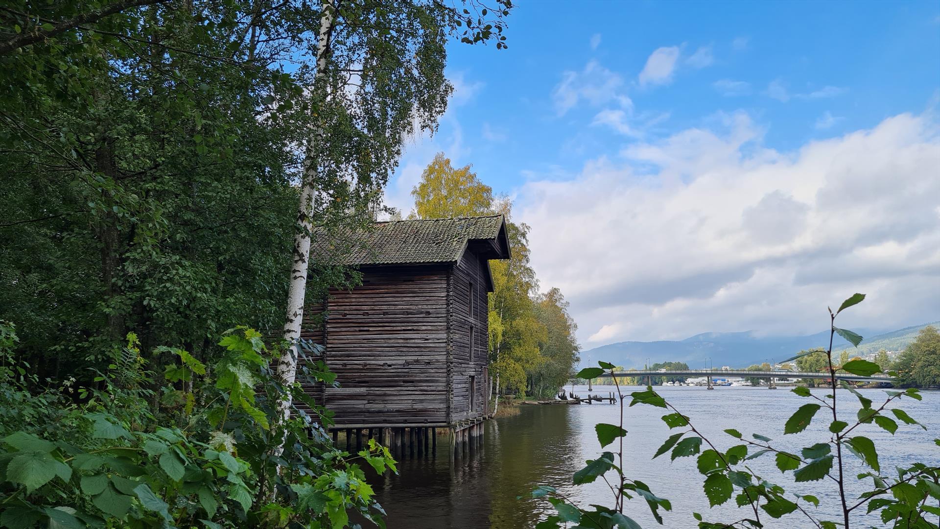Sjøboden ved elva