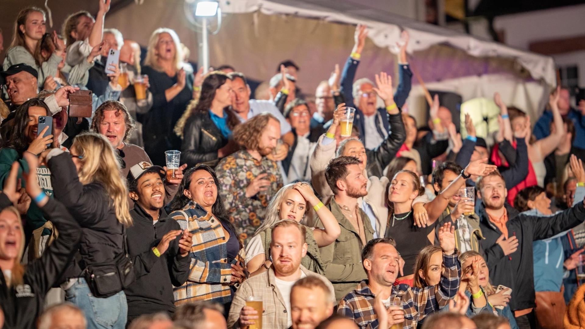 Folkefest i Svelvik