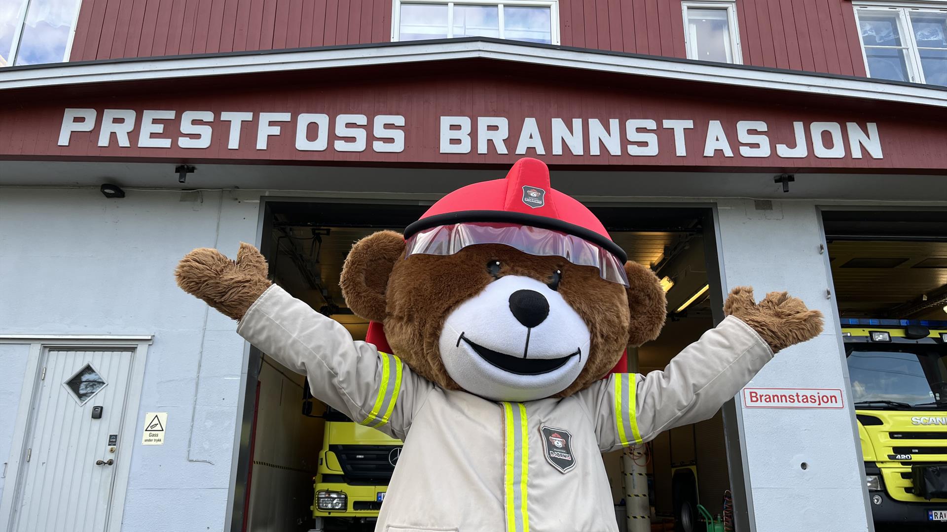 Bjørnis kommer til Prestfoss brannstasjon!