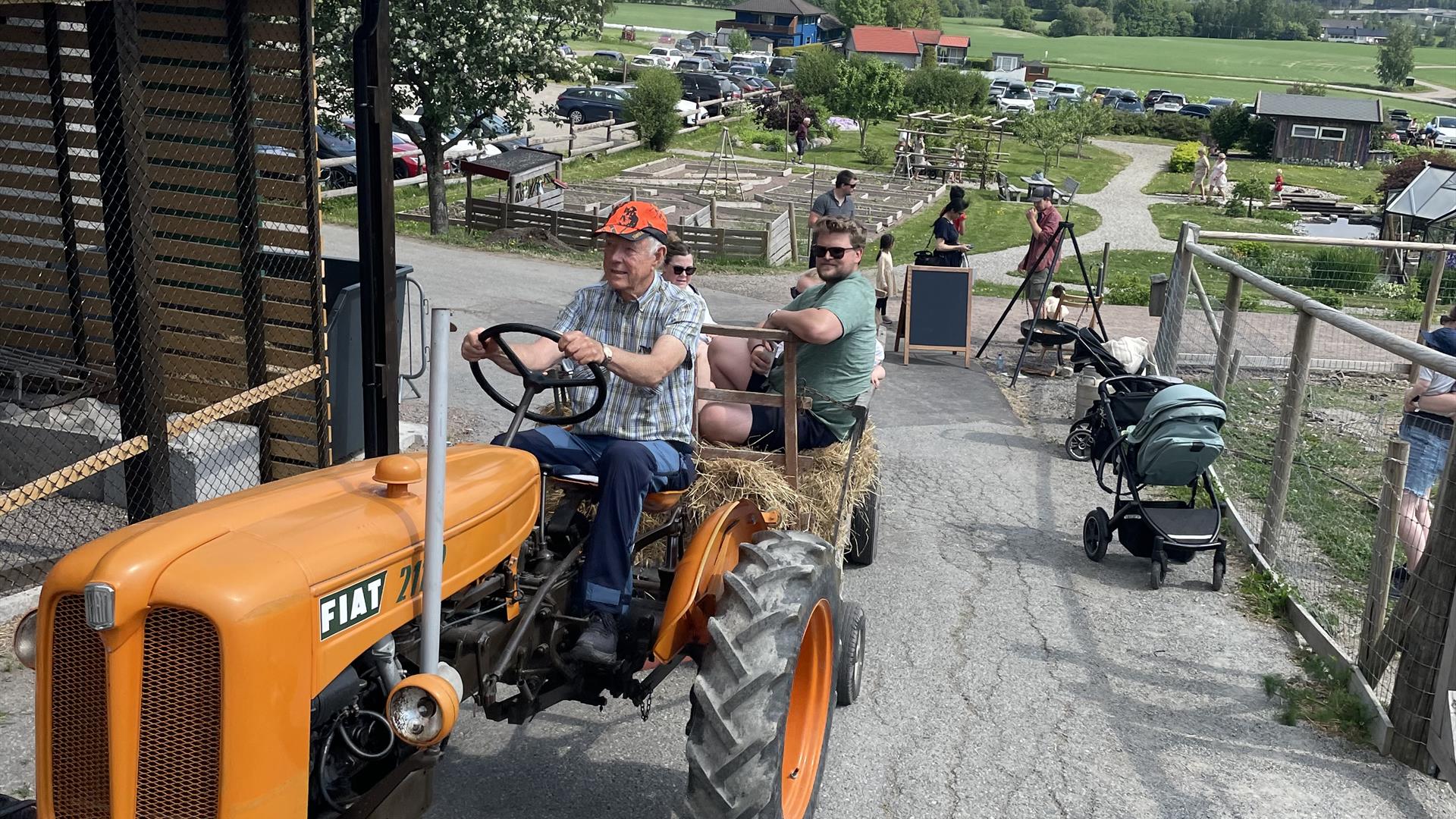 Bli med på tur i traktor