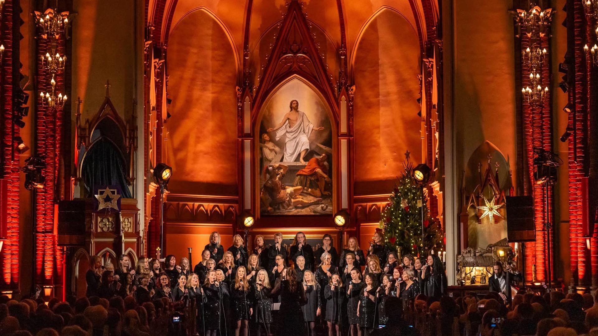 Koriander Damekor synger julen inn i Bragernes Kirke onsdag 18. desember