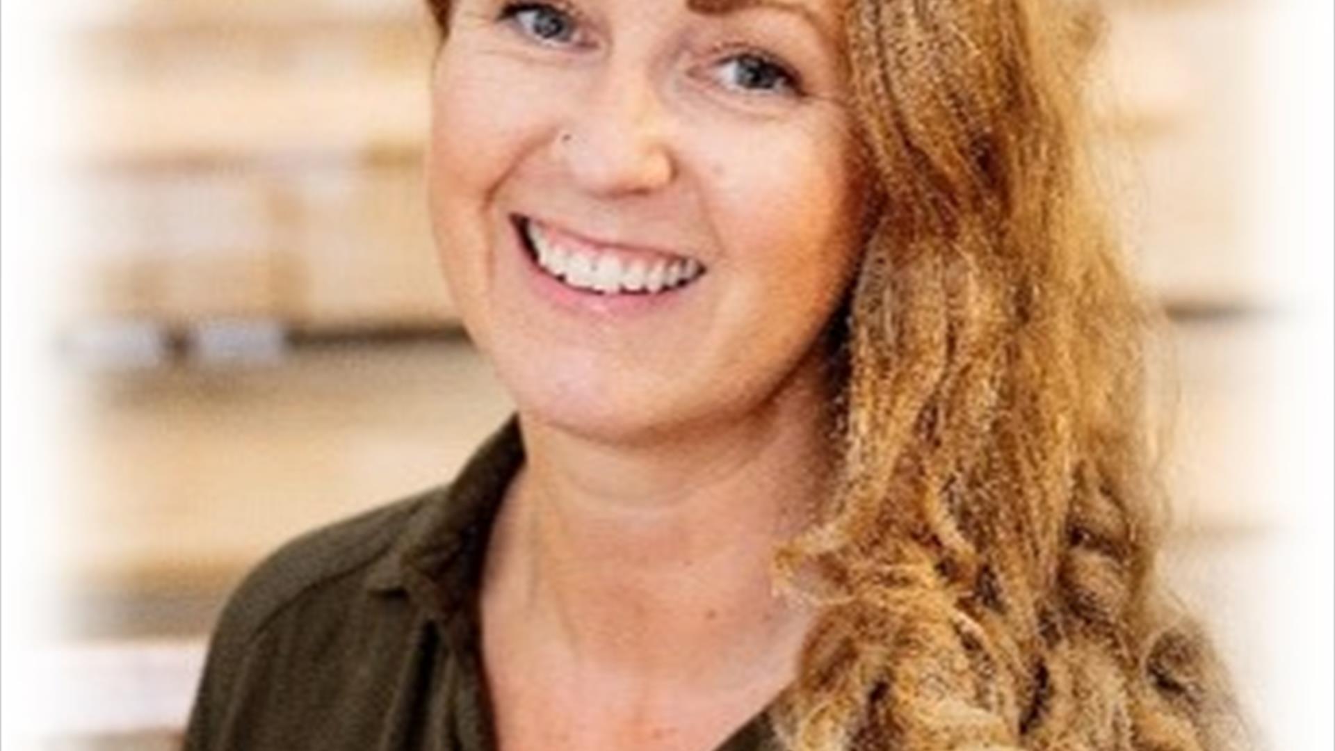 Ragnhild Lorentzen (41) er forfatter av boka Grønnere matglede. Hun har en master i samfunnsernæring.