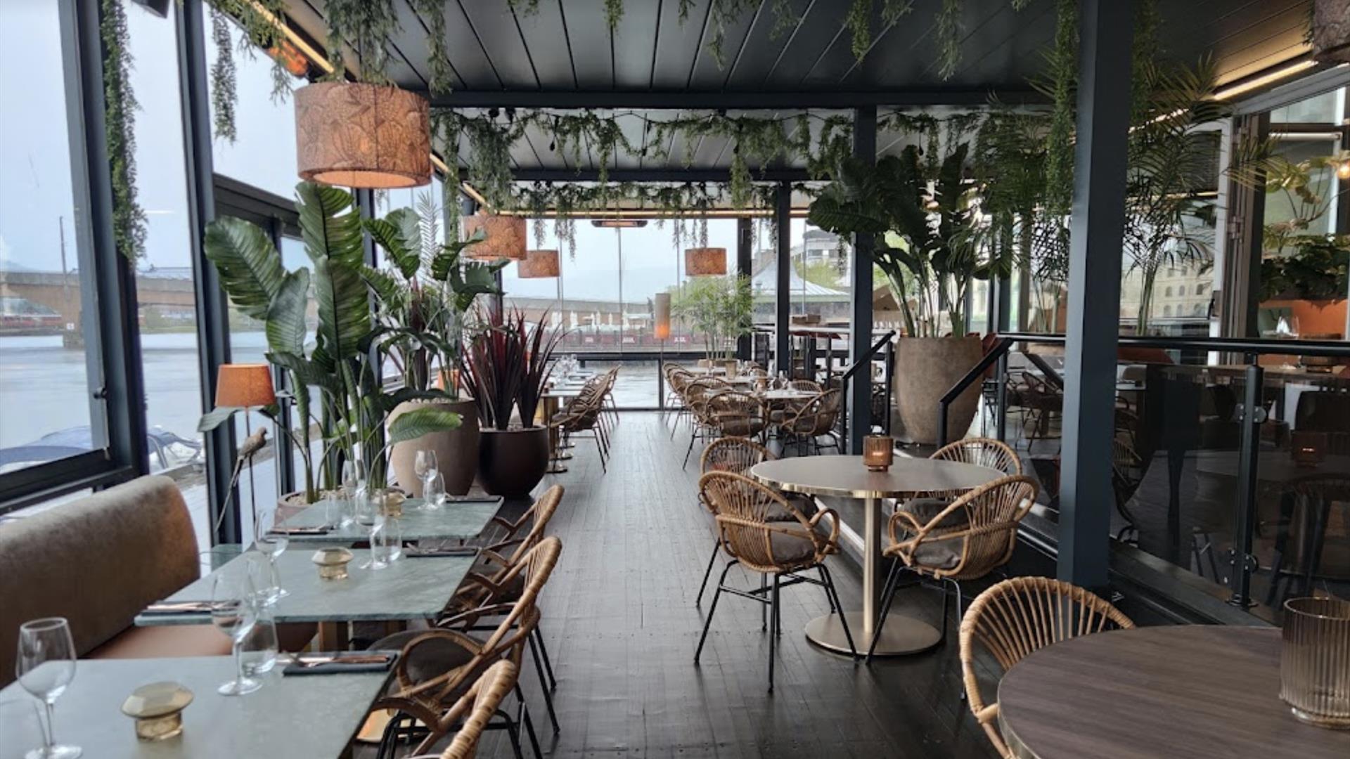 Kawa Bar & Restaurant