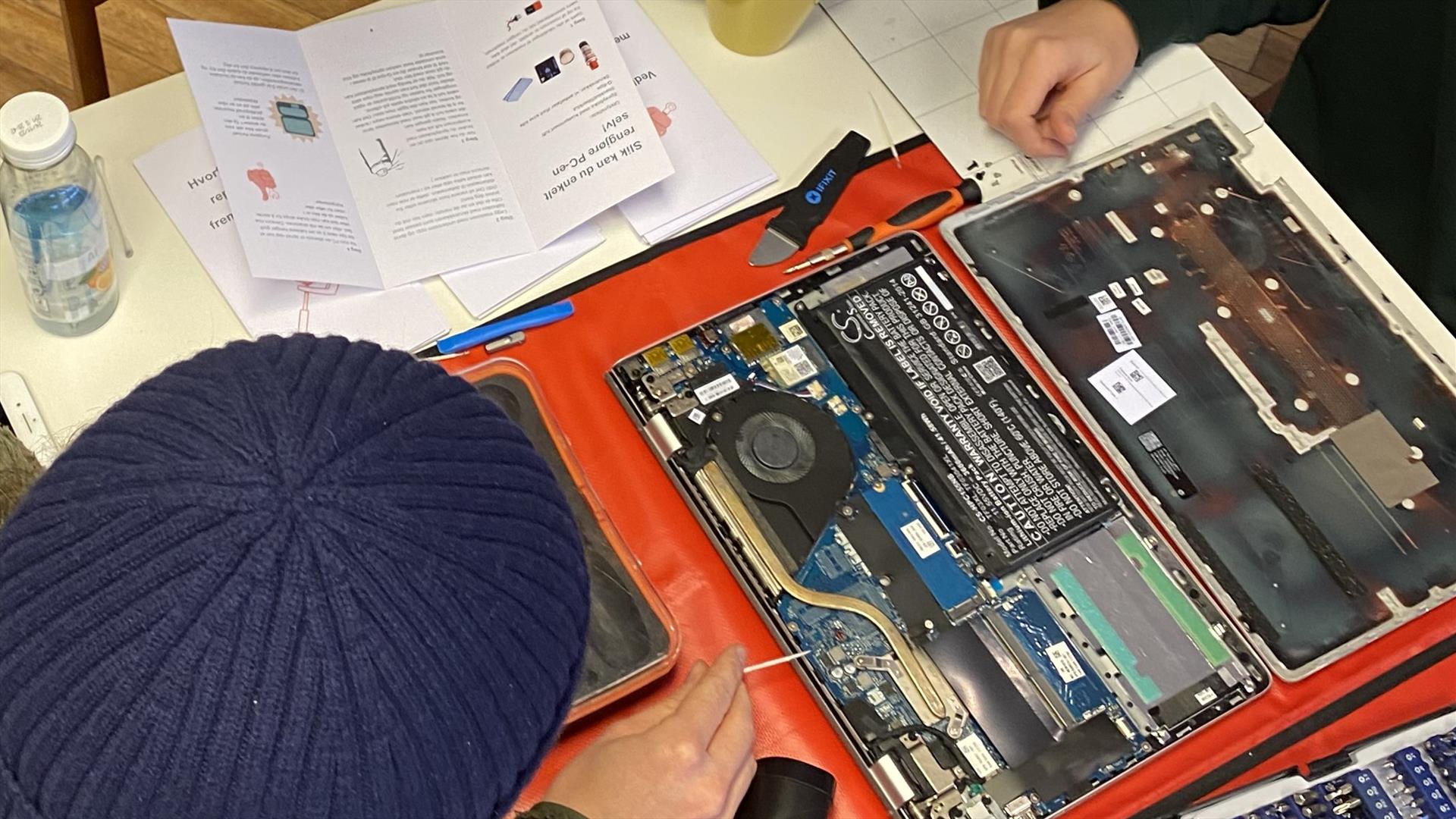 Vi renser pc-en for støv!