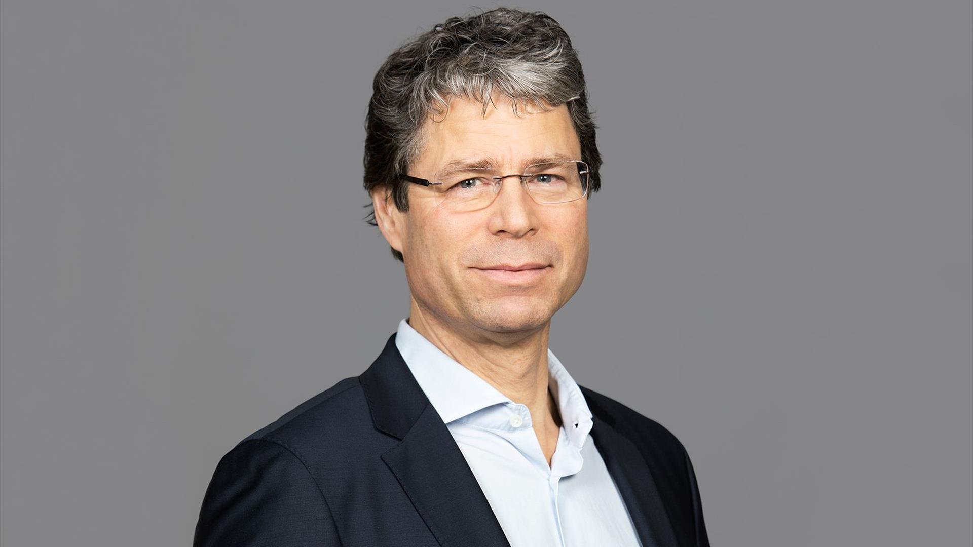 Professor Frode Helland ved UIO har skrevet boka Holocaust - en historie fortalt av ofrene