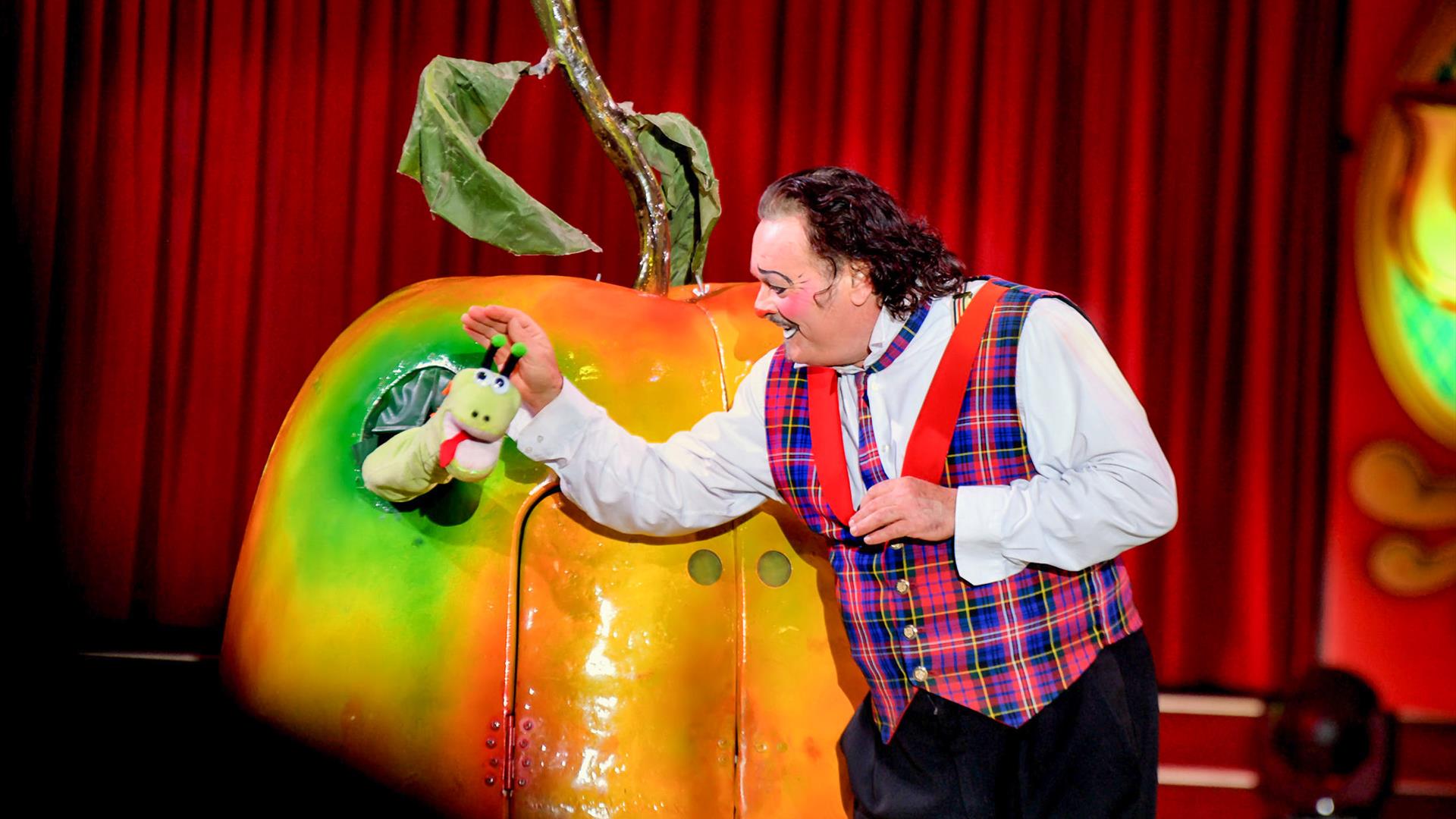 Klovnen Rudi Brukson er barnas favoritt i årets utgave av Cirkus Arnardo.