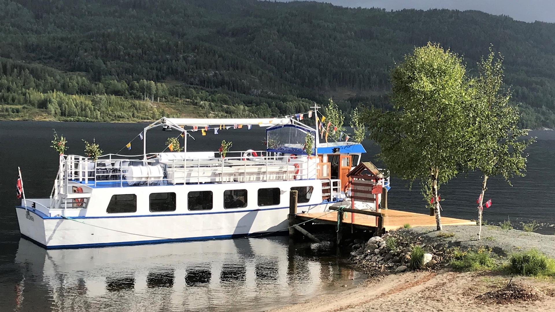 Turistbåten "Kryllingen II" ved Noresund