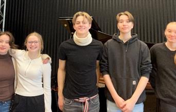 Elever fra St. Hallvard videregående skole