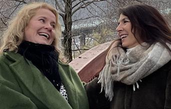 Solistene Anette Øverby og Siv Olsen