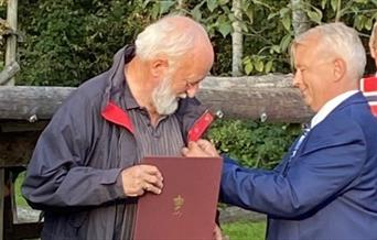Statsforvalter Storberget overrasker med Kongens fortjenestemedalje