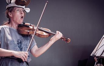 Berit Cardas forteller eventyr.