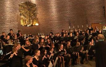Stemningbilde fra tidligere konsert i Åssiden kirke