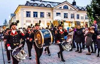 Musikk og julegrantenning Strømsø