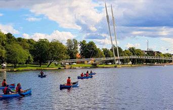 Guidet bytur i kano på Drammenselva. Ypsilon i sikte.