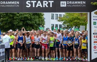 Starten med 3000 mennesker på streken.