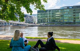 Nærnaturen ved elvebredden i Drammen