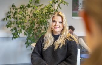 elev på akademiet vgs ypsilon i studietid på skolen.