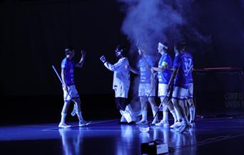 Det blir show i Mjøndalshallen på søndag!