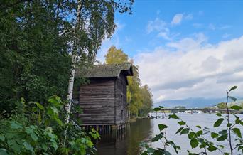 Sjøboden ved elva