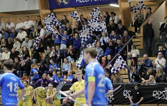 Blir det jubel og full tribune på søndag! ? Møt opp og bli med på å lage show!