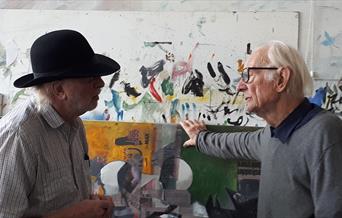 Gallerist Svein Erik Bakken og Håkon Bleken