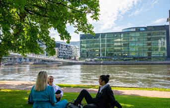 Nærnaturen ved elvebredden i Drammen