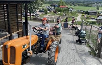 Bli med på tur i traktor