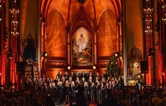 Koriander Damekor synger julen inn i Bragernes Kirke onsdag 18. desember