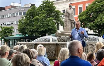 Byvandring: Fredsvåren i Drammen