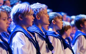 Sølvguttene synger julen inn