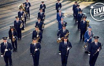 Fengende toner på Strømsø torg - Konnerud Musikkorps