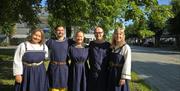 Håndsydde drakter