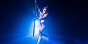 Alina Malko tar poledance til nye akrobatiske høyder.