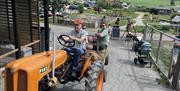 Bli med på tur i traktor